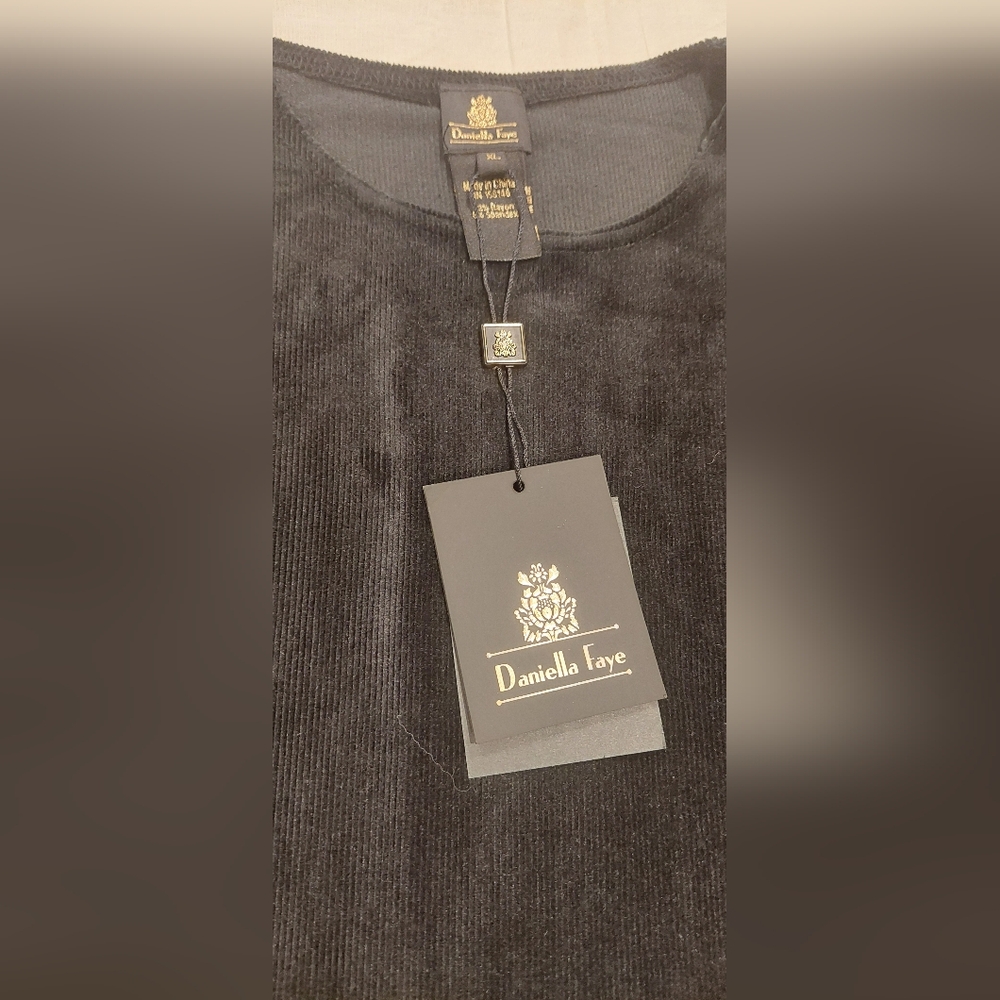 Chic Black Long Sleeve Blouse - Picture 6 of 8